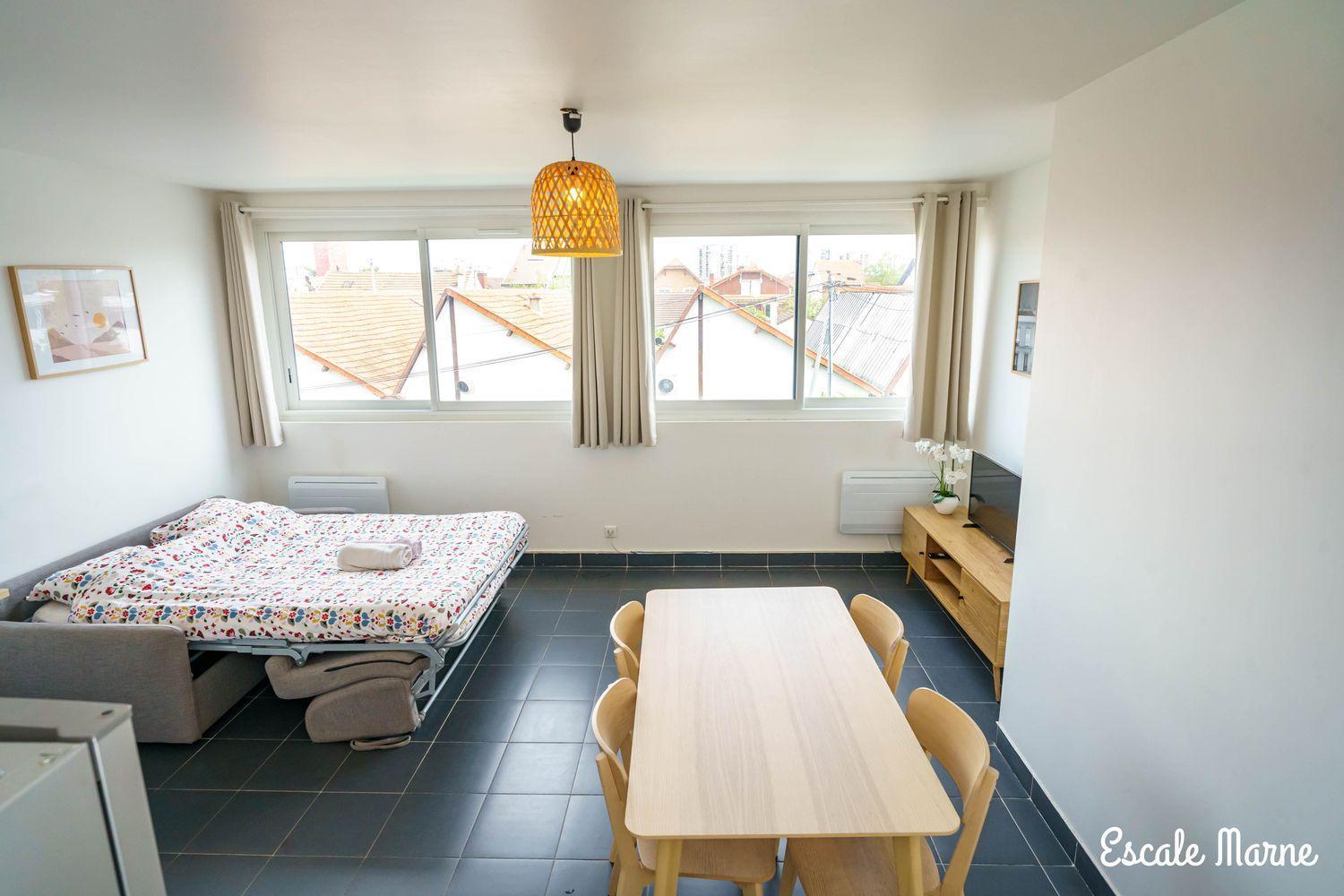 Escale-Marne: Cozy Metro-Adjacent Apartment with Premium Bed Maisons-Alfort Exterior photo