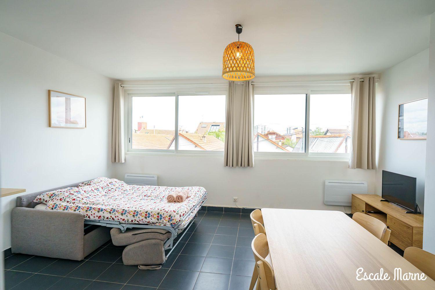 Escale-Marne: Cozy Metro-Adjacent Apartment with Premium Bed Maisons-Alfort Exterior photo
